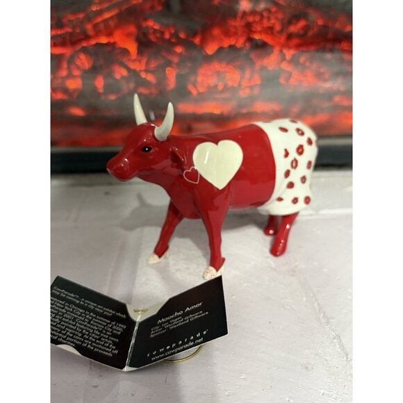 CowParade Other - Cow Parade MOOCHO AMOR Figurine #9177 Valentine 2000 Hearts And Lips Vintage